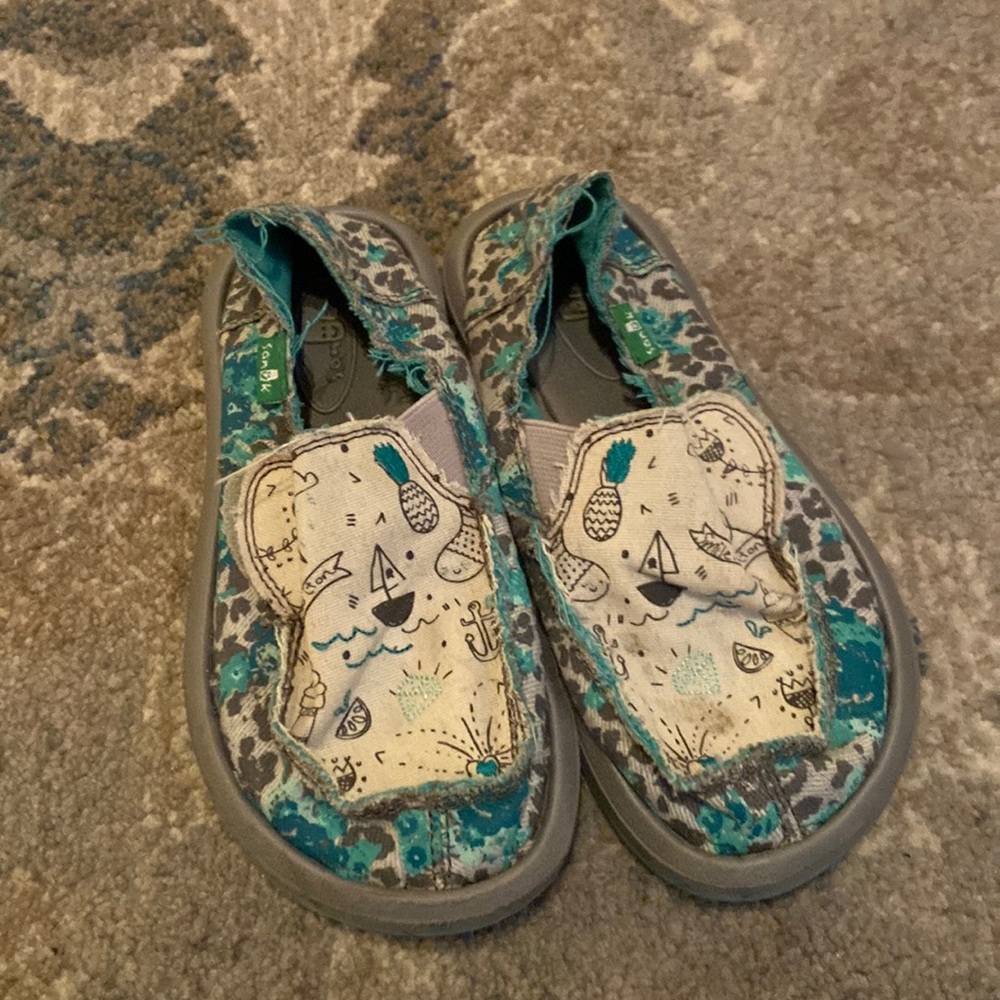 Girls Sanuks